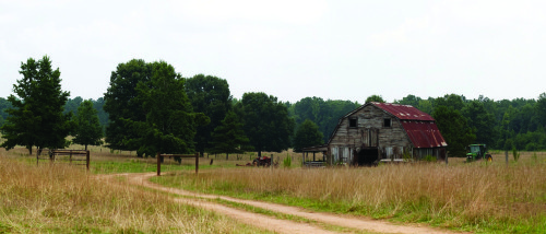 TWD_HershelsBarn_01Photo